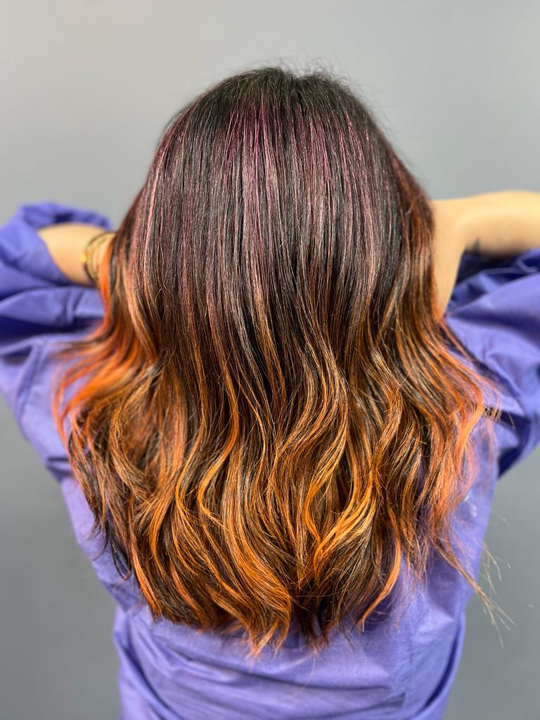مدل موی آمبره رنگ زمینه قهوه ای لایت های پرتغالی رنگ