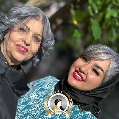 استاد هدیه صفائیان در کنار مشتری که موهای جوگندمی کرده