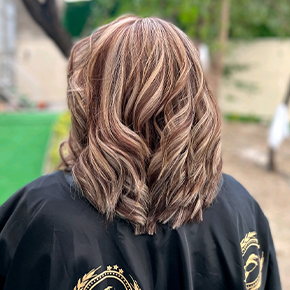 مدل موی لایت چانکی لایت های درشت در زمینه موی قهوه ای